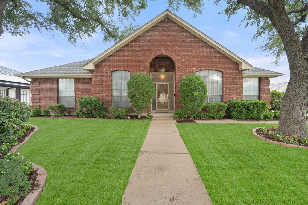2105 Sleepy Hollow Drive Arlington, TX 76006