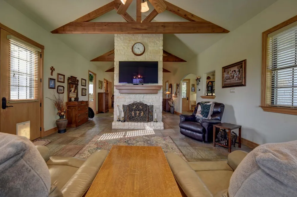 1893 Highway 159 E Bellville, TX 77418