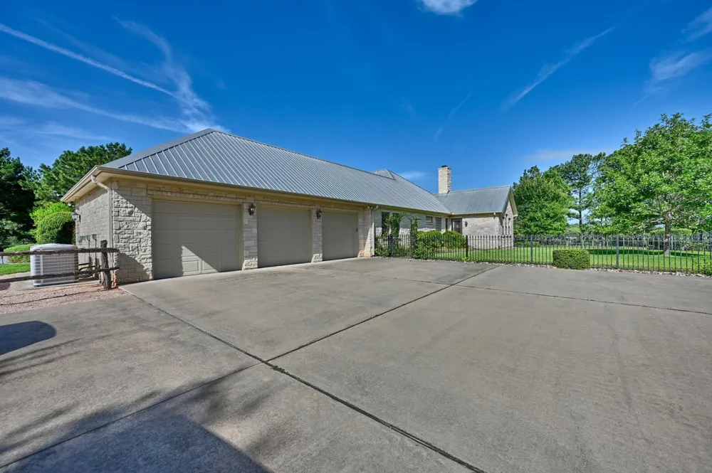 1893 Highway 159 E Bellville, TX 77418