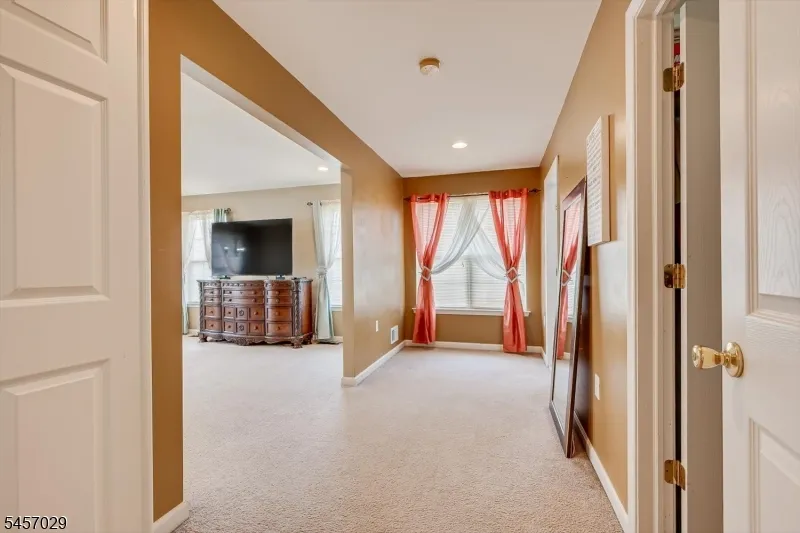 103 Timberhill Dr Franklin, NJ 08823