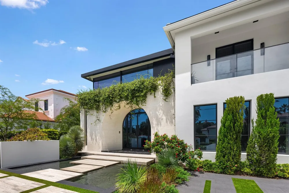 2401 Spanish River Road Boca Raton, FL 33432