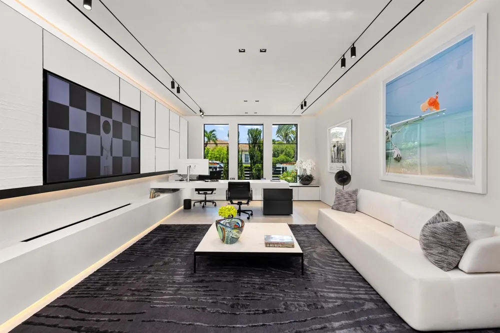 2401 Spanish River Road Boca Raton, FL 33432