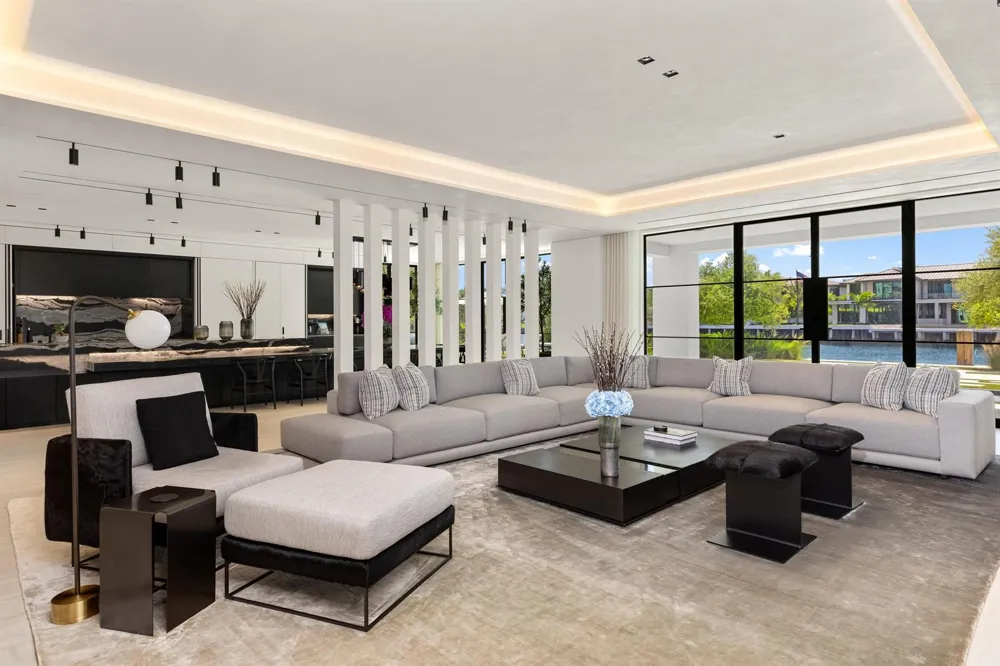 2401 Spanish River Road Boca Raton, FL 33432