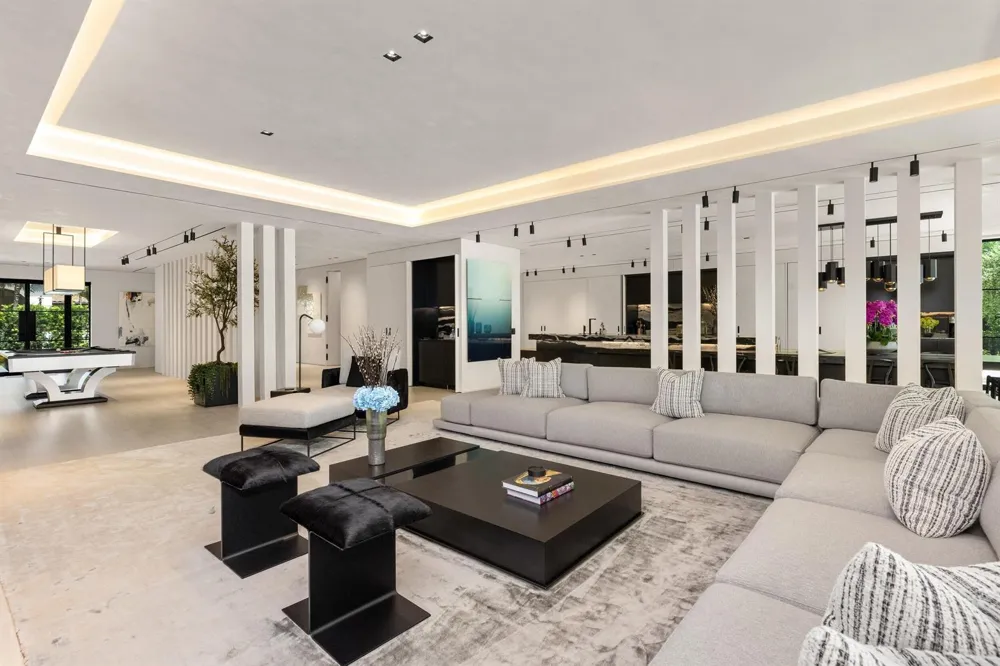 2401 Spanish River Road Boca Raton, FL 33432