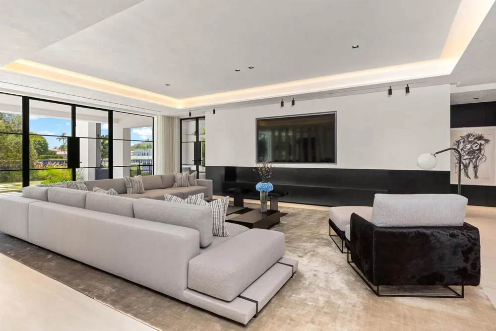 2401 Spanish River Road Boca Raton, FL 33432