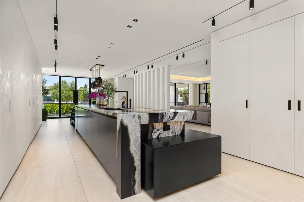 2401 Spanish River Road Boca Raton, FL 33432