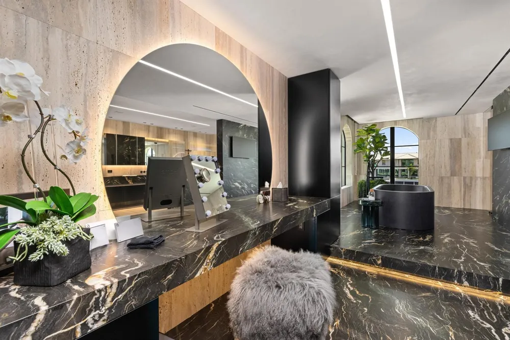 2401 Spanish River Road Boca Raton, FL 33432