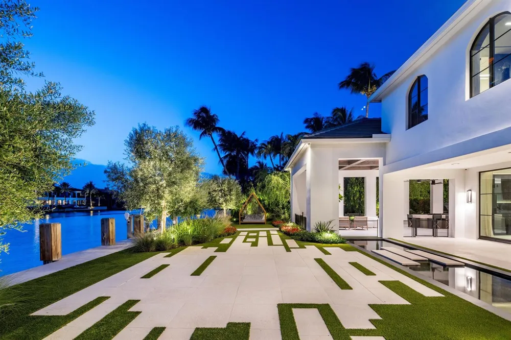 2401 Spanish River Road Boca Raton, FL 33432