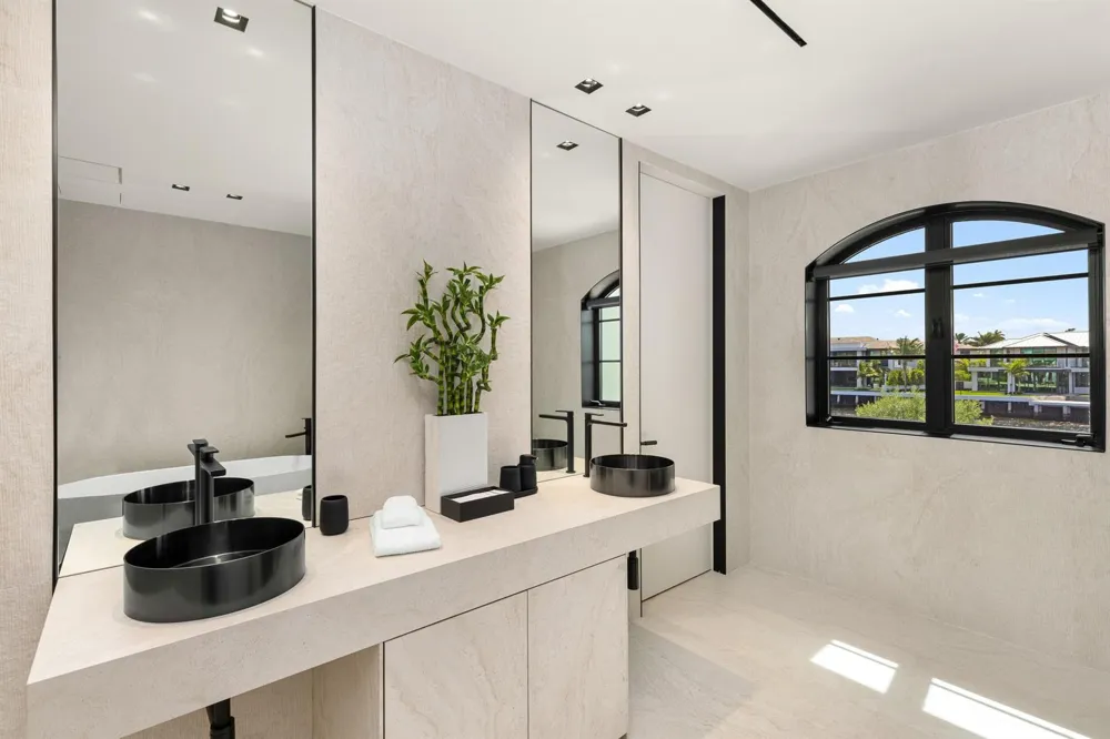 2401 Spanish River Road Boca Raton, FL 33432
