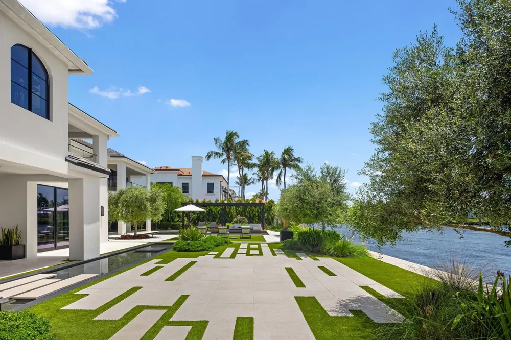 2401 Spanish River Road Boca Raton, FL 33432