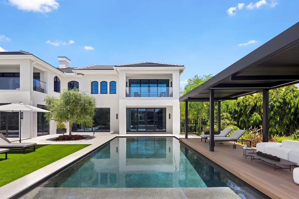 2401 Spanish River Road Boca Raton, FL 33432