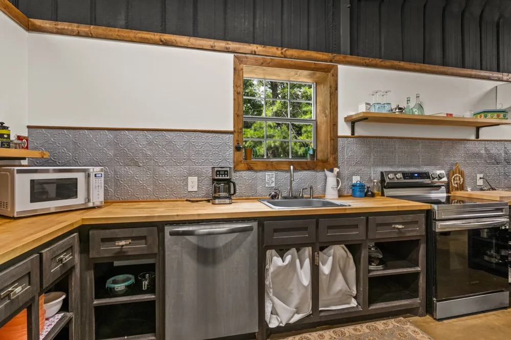 140 County Road 2242 Daingerfield, TX 75638