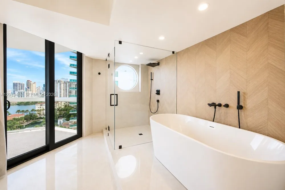 20185 E Country Club Dr #1801 Aventura, FL 33180