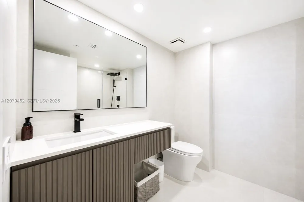 20185 E Country Club Dr #1801 Aventura, FL 33180