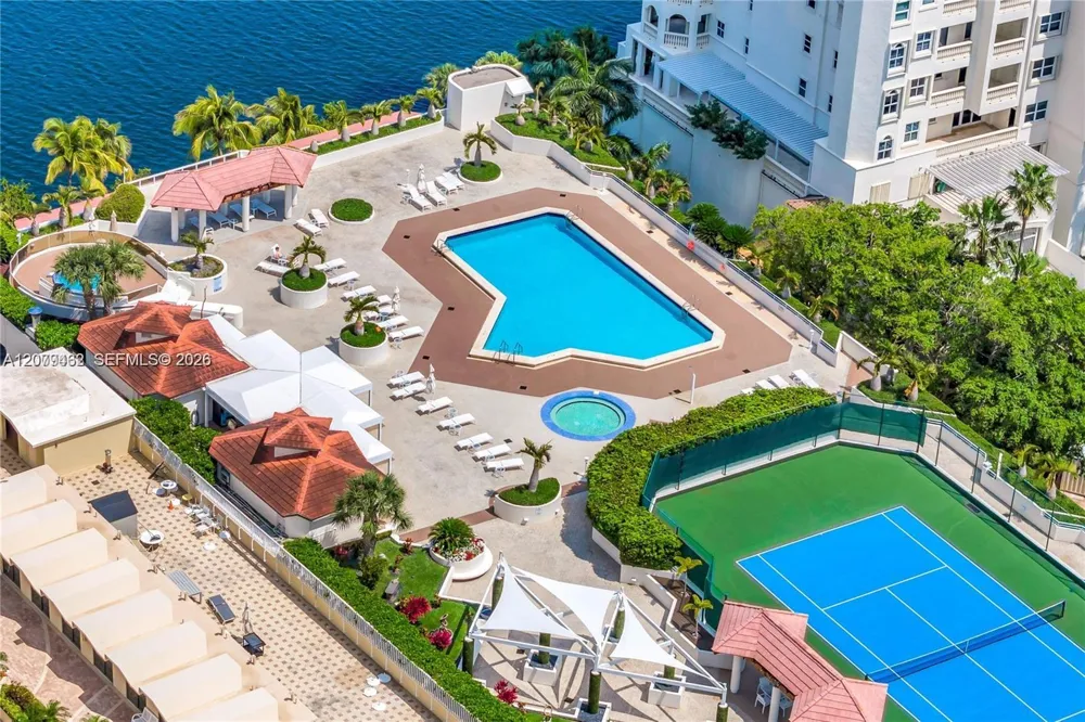 20185 E Country Club Dr #1801 Aventura, FL 33180