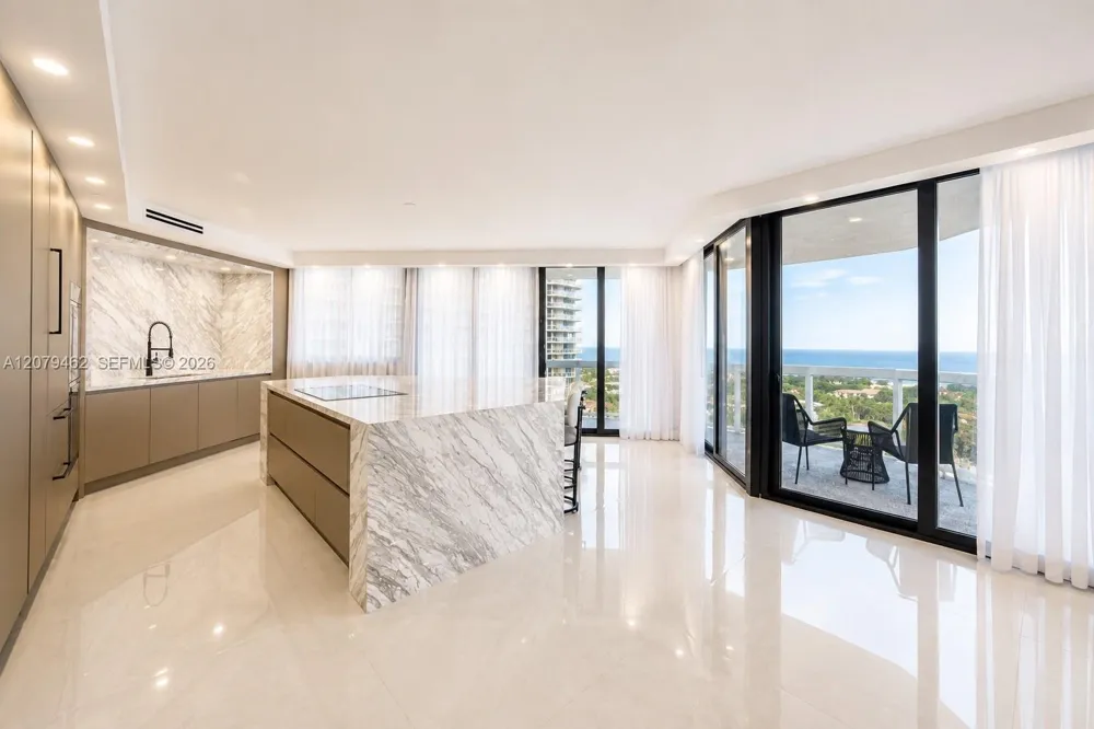 20185 E Country Club Dr #1801 Aventura, FL 33180