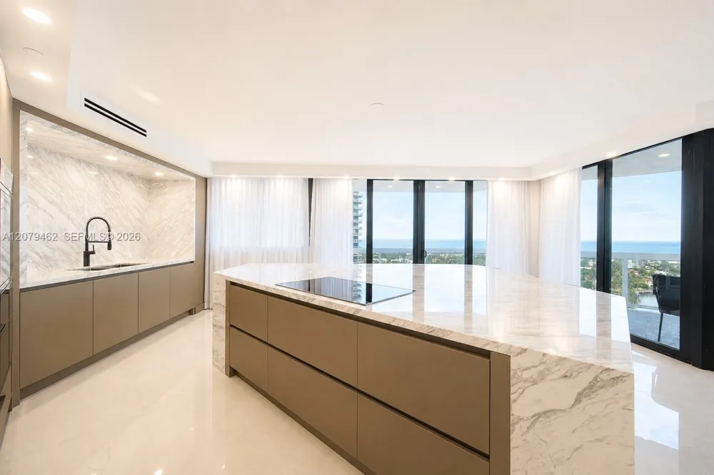 20185 E Country Club Dr #1801 Aventura, FL 33180