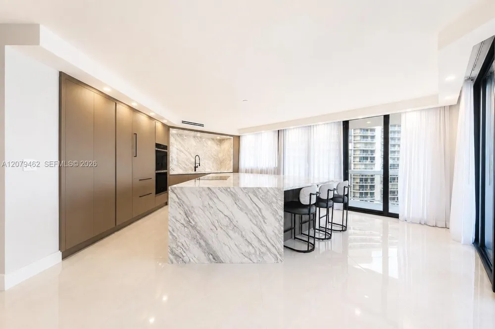 20185 E Country Club Dr #1801 Aventura, FL 33180