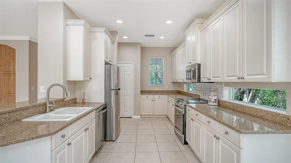 5539 SIMONTON STREET Bradenton, FL 34203