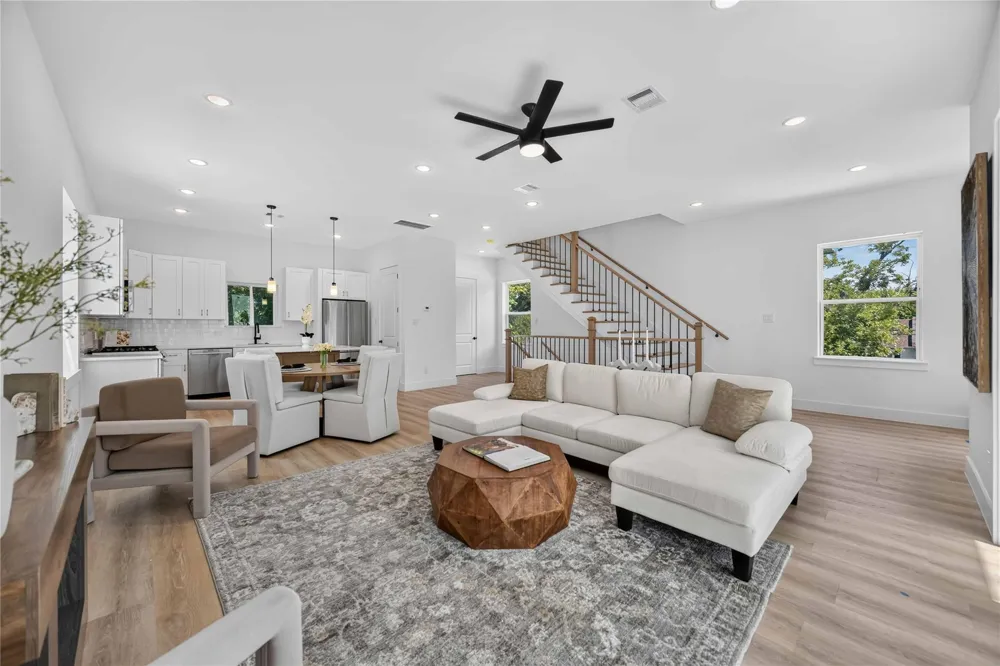 316 Walthall #B Houston, TX 77022
