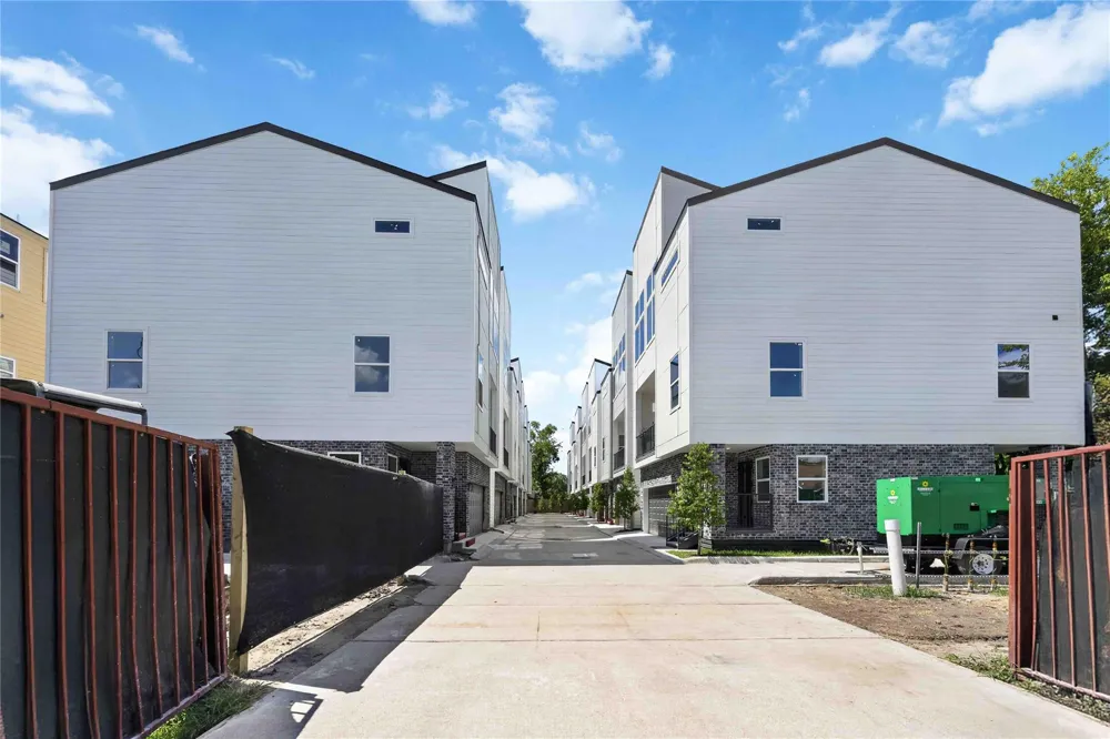 316 Walthall #B Houston, TX 77022