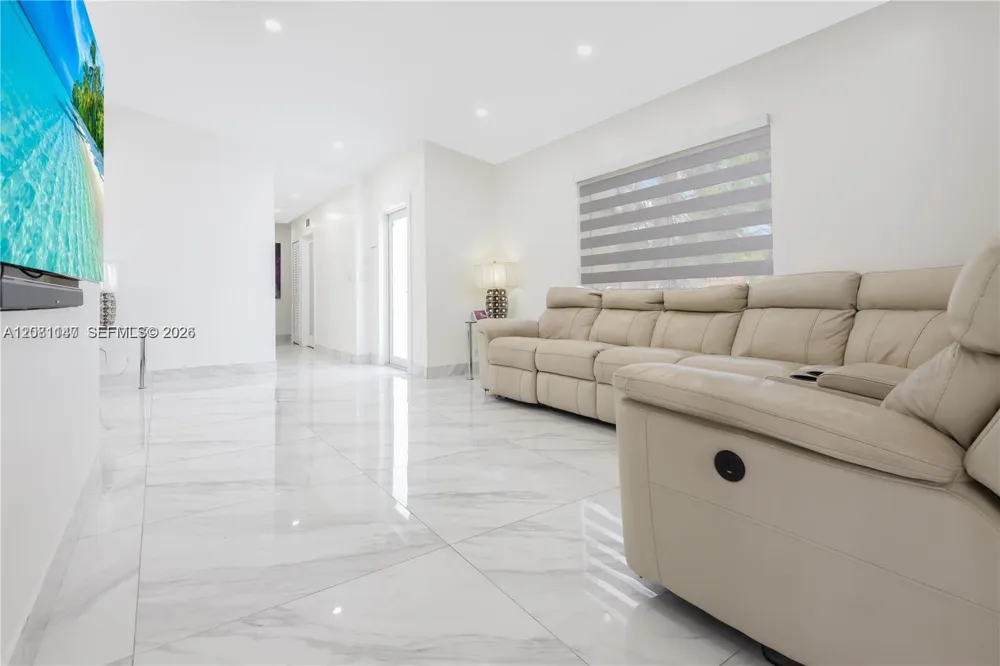 12485 SW 220th St Miami, FL 33170