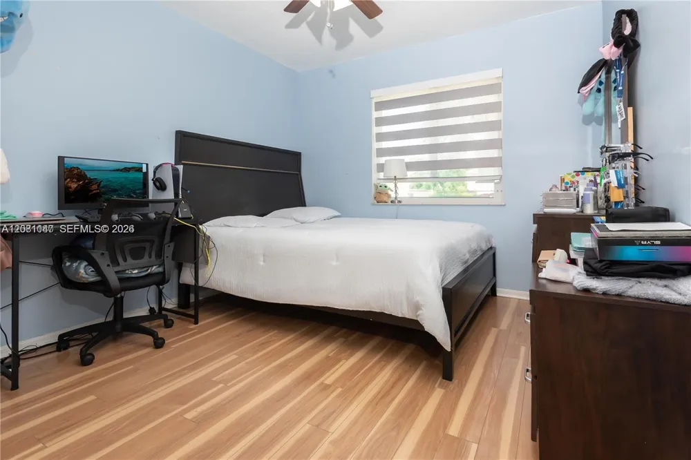 12485 SW 220th St Miami, FL 33170