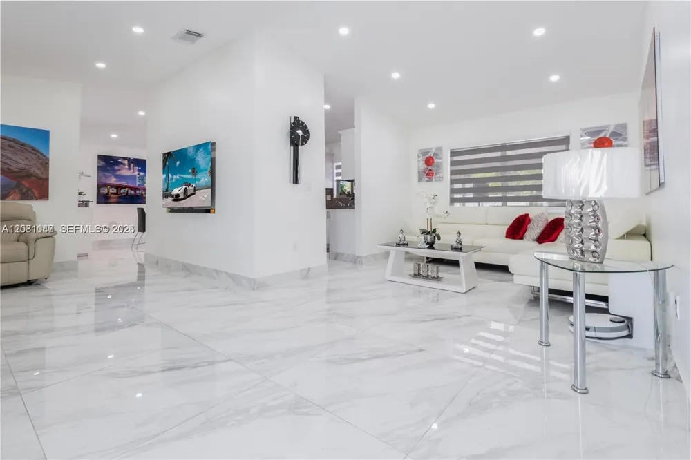 12485 SW 220th St Miami, FL 33170