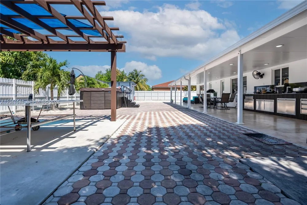 12485 SW 220th St Miami, FL 33170