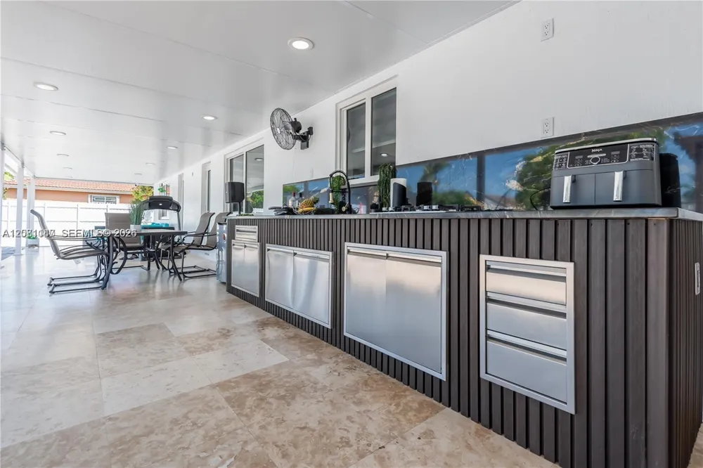 12485 SW 220th St Miami, FL 33170