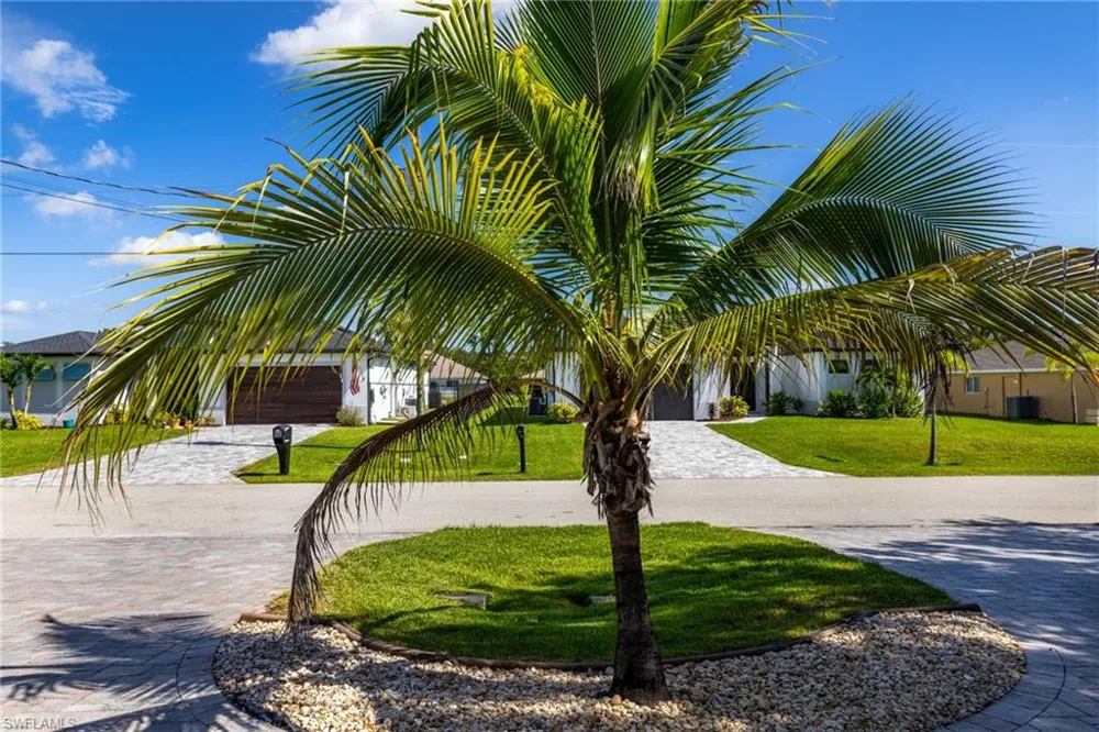 2202 NE 5th Terrace Cape Coral, FL 33909