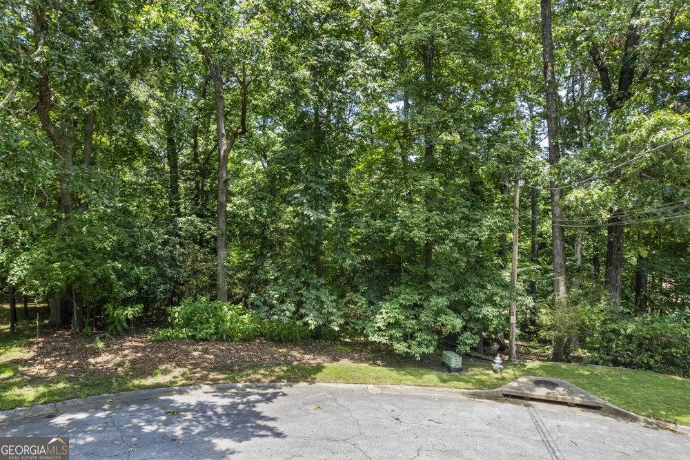 5018 Castlewood DR SW Lilburn, GA 30047