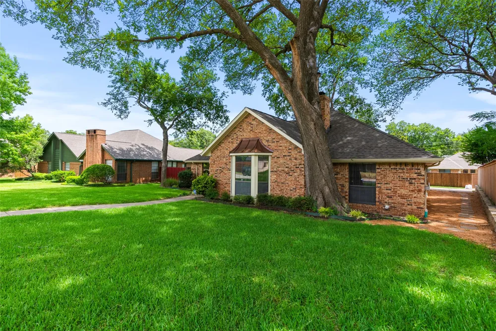 342 Hillcroft Drive Duncanville, TX 75137
