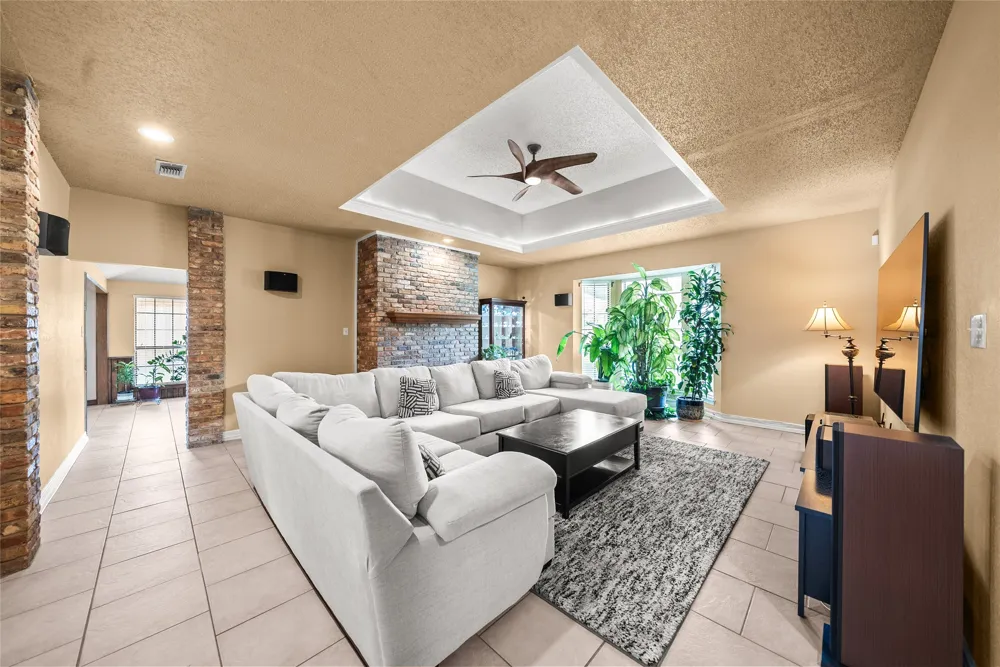 342 Hillcroft Drive Duncanville, TX 75137