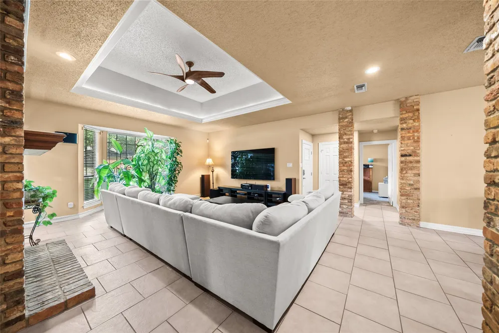 342 Hillcroft Drive Duncanville, TX 75137