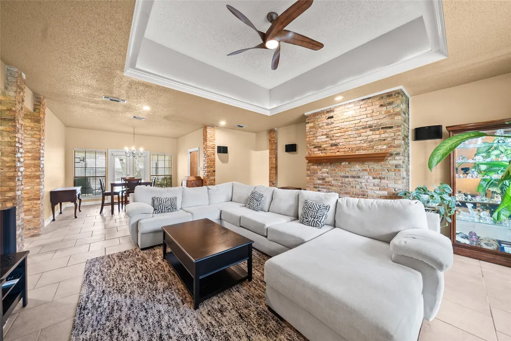 342 Hillcroft Drive Duncanville, TX 75137