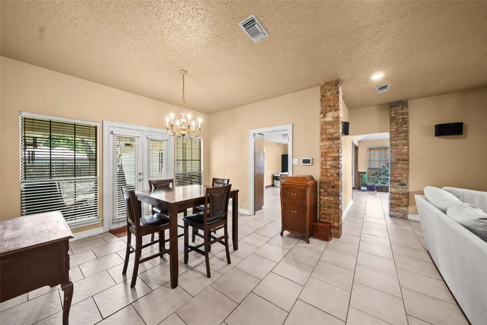 342 Hillcroft Drive Duncanville, TX 75137
