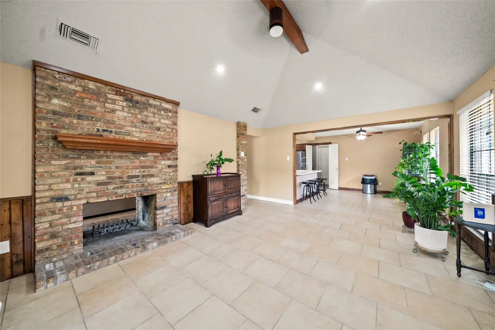 342 Hillcroft Drive Duncanville, TX 75137