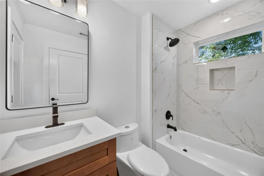 316 Walthall #C Houston, TX 77022