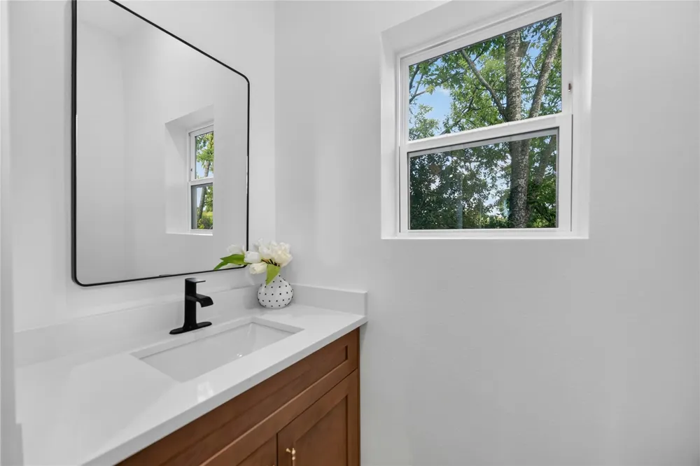 316 Walthall #C Houston, TX 77022