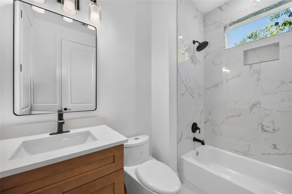 316 Walthall #C Houston, TX 77022