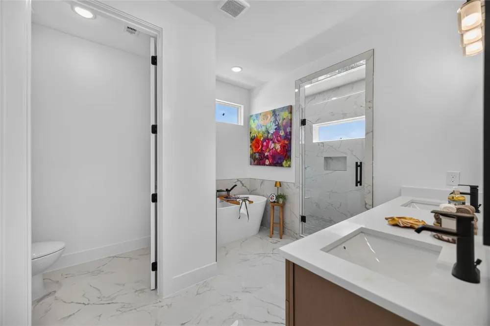316 Walthall #C Houston, TX 77022