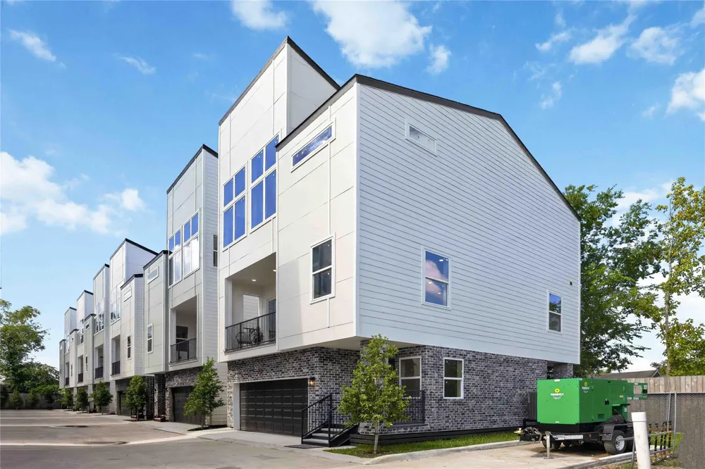 316 Walthall #C Houston, TX 77022