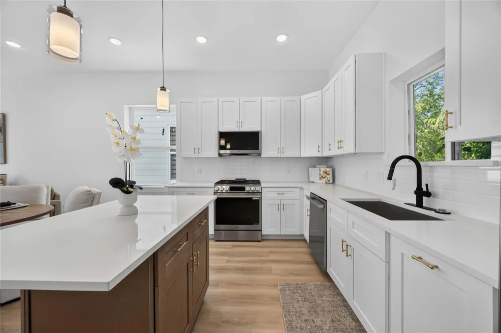 316 Walthall #C Houston, TX 77022