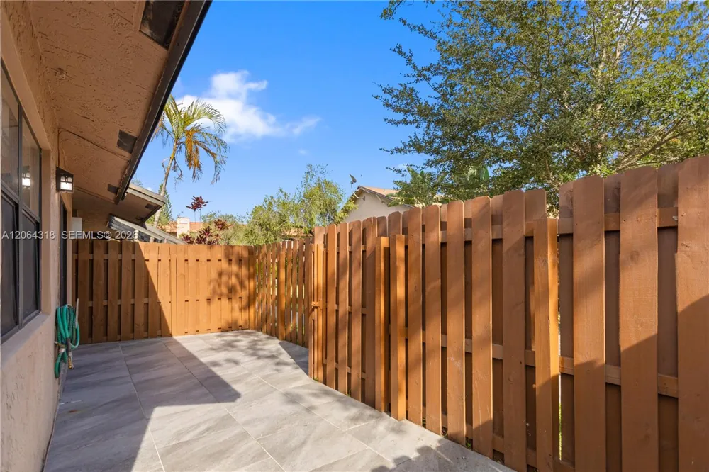 2734 Nob Hill Rd Sunrise, FL 33322