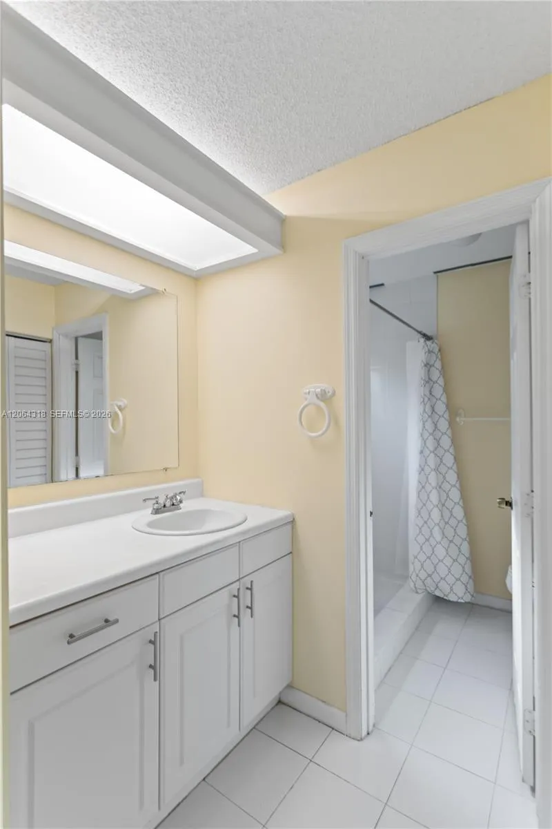 2734 Nob Hill Rd Sunrise, FL 33322