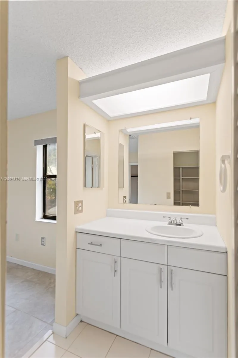 2734 Nob Hill Rd Sunrise, FL 33322