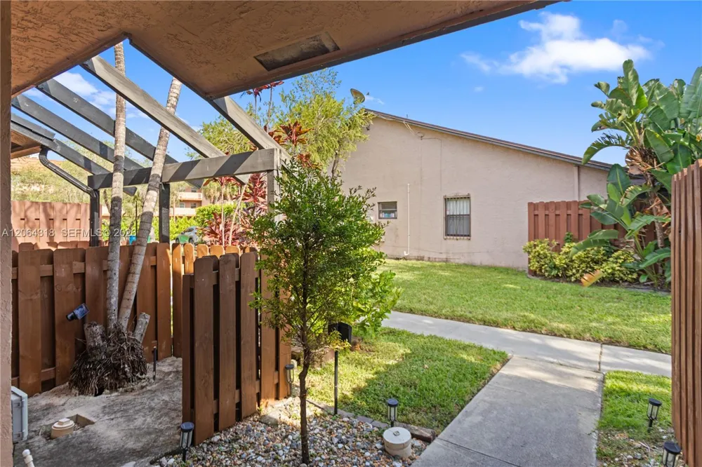 2734 Nob Hill Rd Sunrise, FL 33322