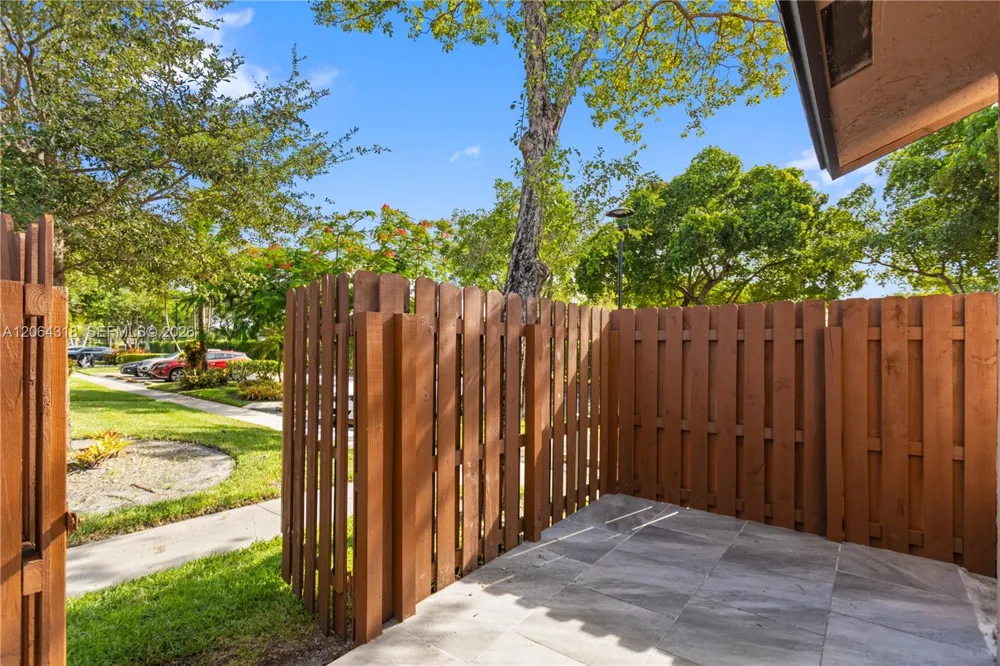 2734 Nob Hill Rd Sunrise, FL 33322
