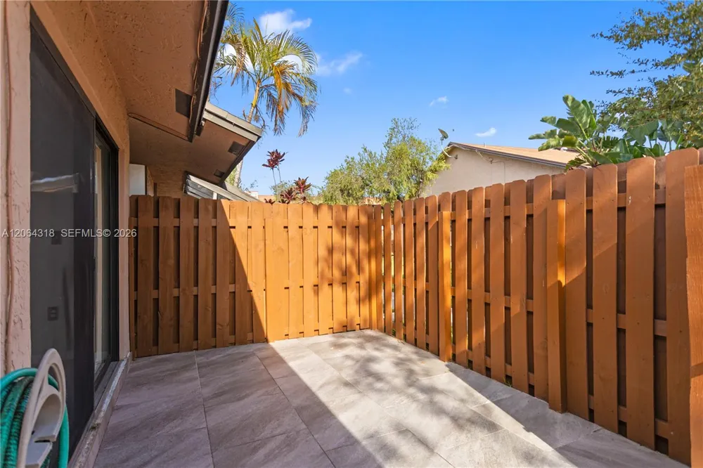2734 Nob Hill Rd Sunrise, FL 33322